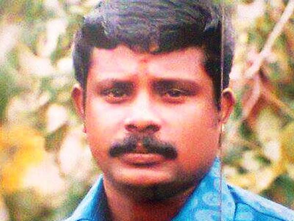 സാധനങ്ങള്‍ വാങ്ങി വീട്ടിലേക്ക് മടങ്ങുകയായിരുന്നു