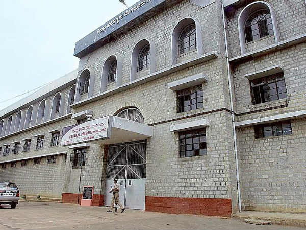 മാനനഷ്ടക്കേസ്