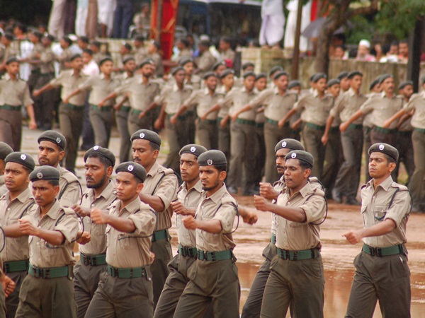 ഒളിവിൽ...