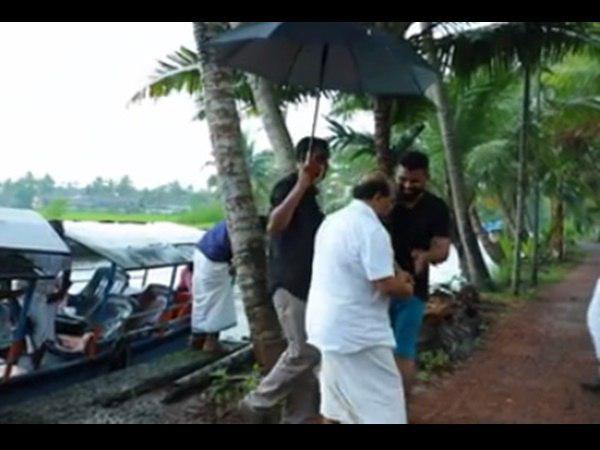 കവിത ആലപിച്ചത്