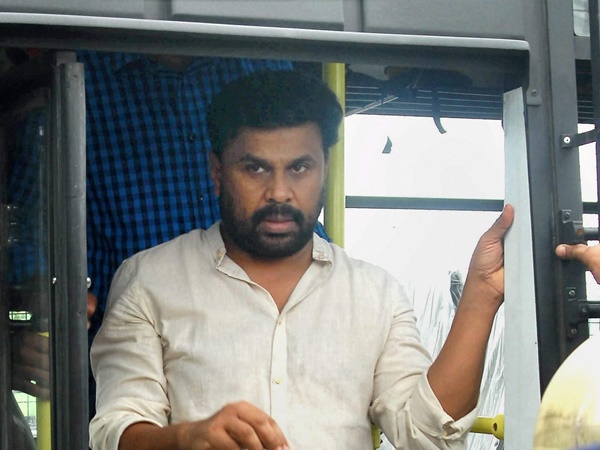 കരച്ചിലടക്കാനാകാതെ അമ്മ