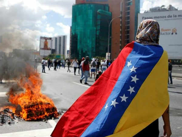 മഡൂറോക്കെതിരെ പ്രതിപക്ഷം മഡൂറോക്കെതിരെ പ്രതിപക്ഷം