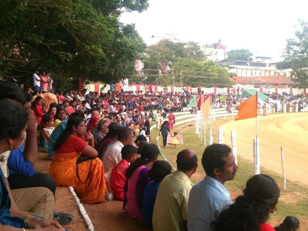 പതാകയുയര്‍ത്തി