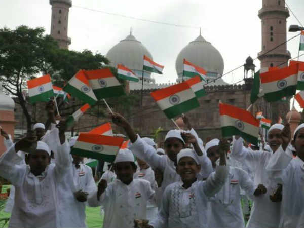 യോഗിയുടെ ഉത്തരവ് പാലിച്ചും ലംഘിച്ചു മദ്രസകൾ