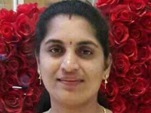 കാറില്‍ നിന്നു തെറിച്ചുവീണു
