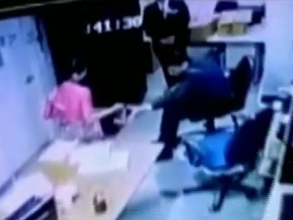 സാരി വലിച്ചൂരാന്‍ ശ്രമിച്ചു