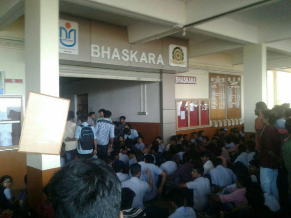 ധാരണകള്‍ ലംഘിക്കുന്നു