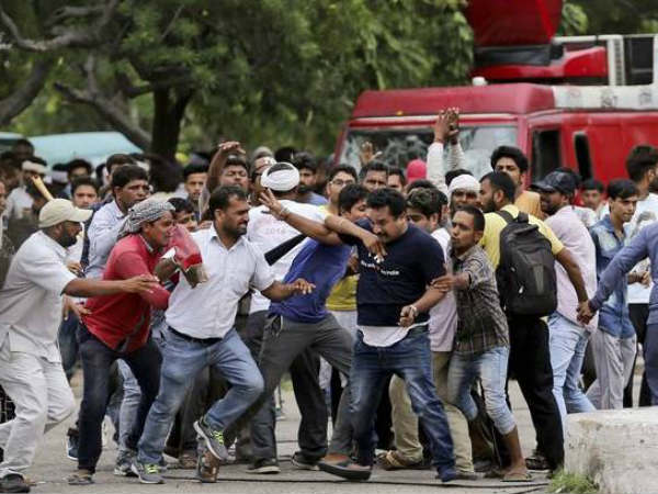 അഴിഞ്ഞാടി ഗുര്‍മീതിന്റെ അനുയായികൾ