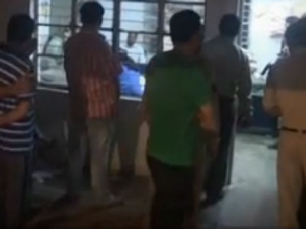 പോലീസിനെതിരെ...