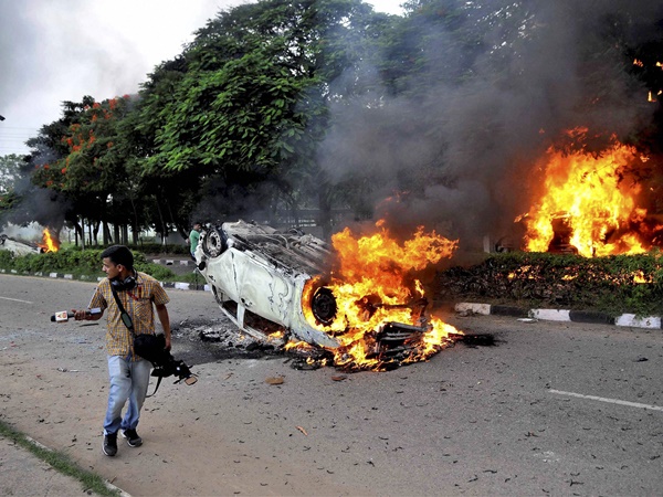 കലാപത്തിനിറങ്ങിയാല്‍ വെടിയുണ്ട