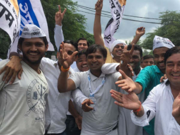 ആംആദ്മിയുടെ അഭിമാനപ്പേരാട്ടം
