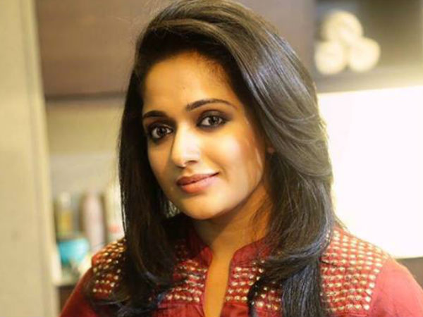 കാവ്യ പൊട്ടിക്കരഞ്ഞു