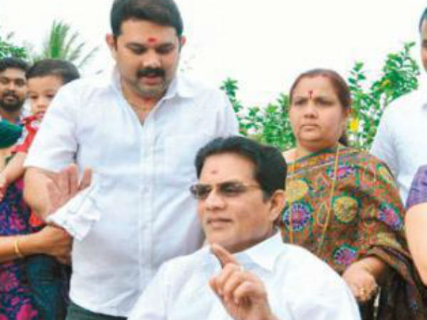 അസ്വസ്ഥയാക്കുന്നു