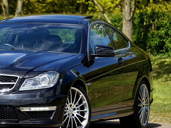 കാർ തടഞ്ഞിട്ടു...