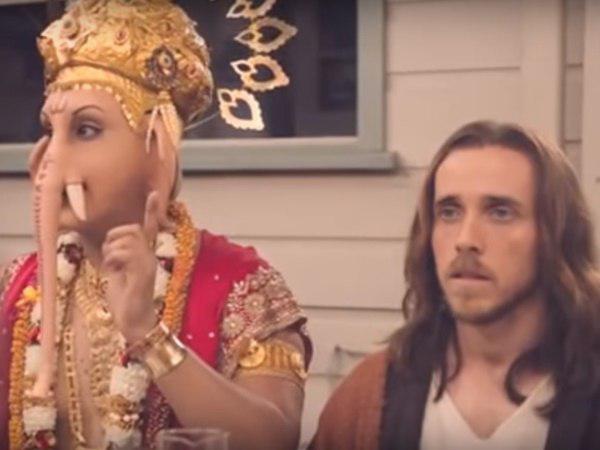 മതവികാരത്തെ വ്രണപ്പെടുത്തുന്നു