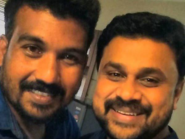 ആളെപ്പറ്റിക്കുന്ന ഇരട്ടത്താപ്പ്