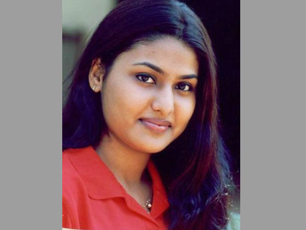 അമ്മാവന്‍ തോക്ക് ചൂണ്ടി