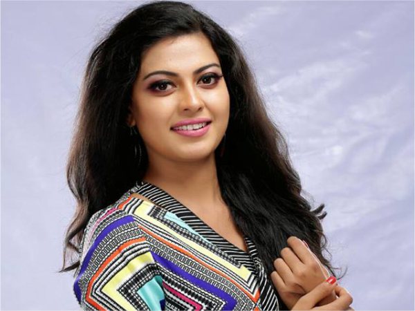 നാട്ടിലെ പരിപാടികളില്‍