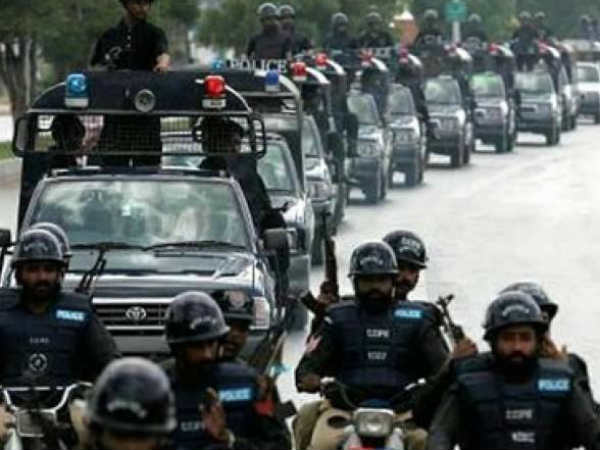 ഇന്ത്യ പിന്നിൽ