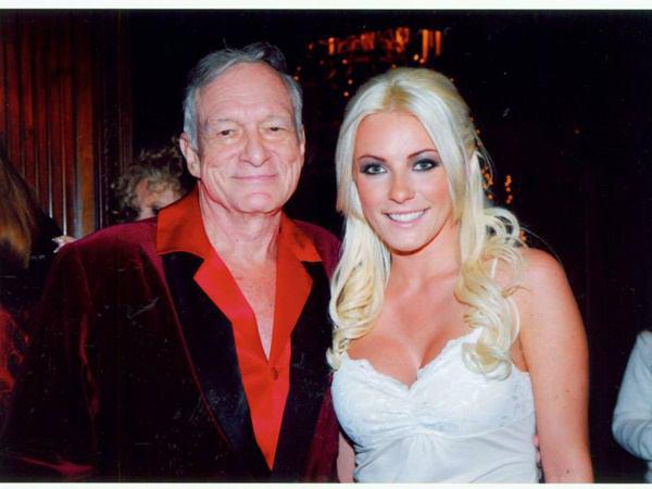 മോഡലുകള്‍ ക്യൂ നിന്നു