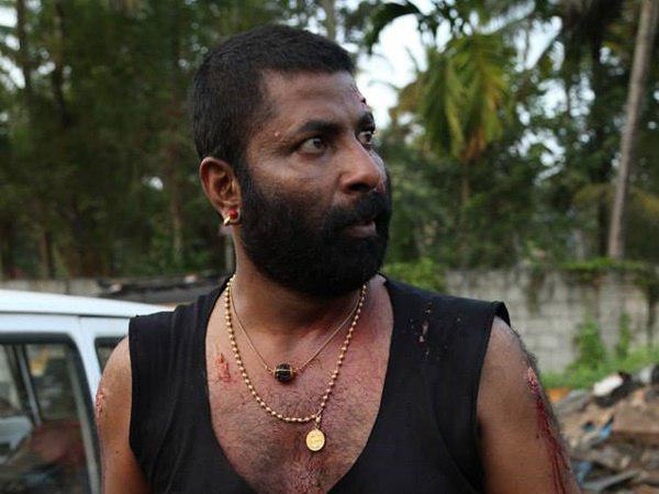 പണം കൊടുത്ത് കയറ്റുന്നു