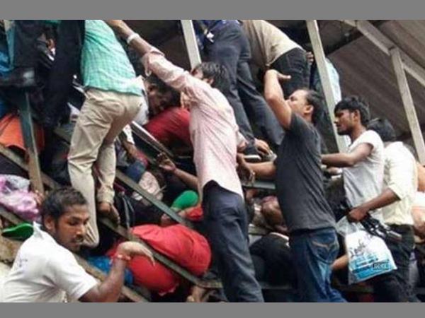 നാല് ട്രെയിനുകള്‍ 