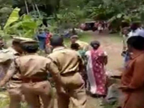 നാടുകടത്തി