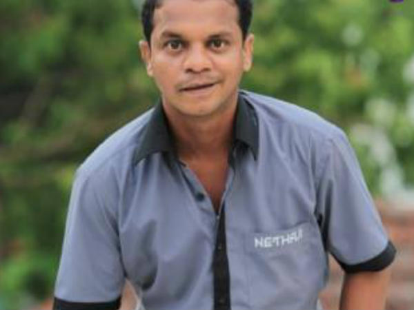 പൊട്ടിക്കരഞ്ഞ്