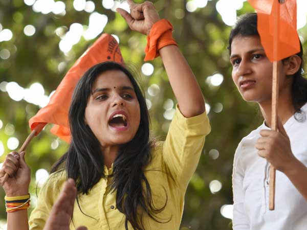 കൊലവിളി മുഴക്കി