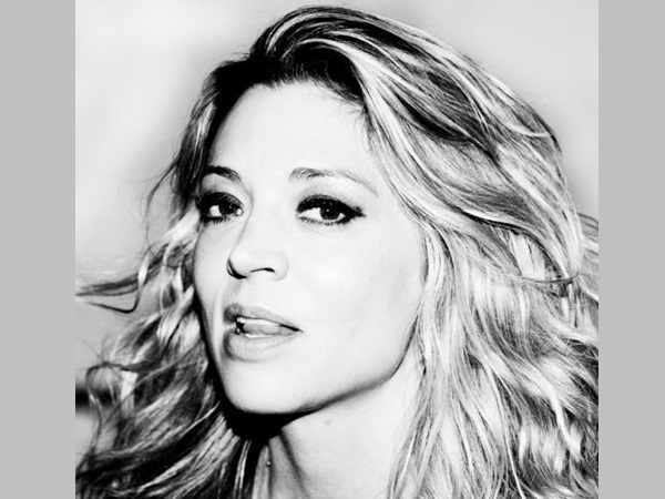 നഗ്നനായി പിറകേ ഓടി