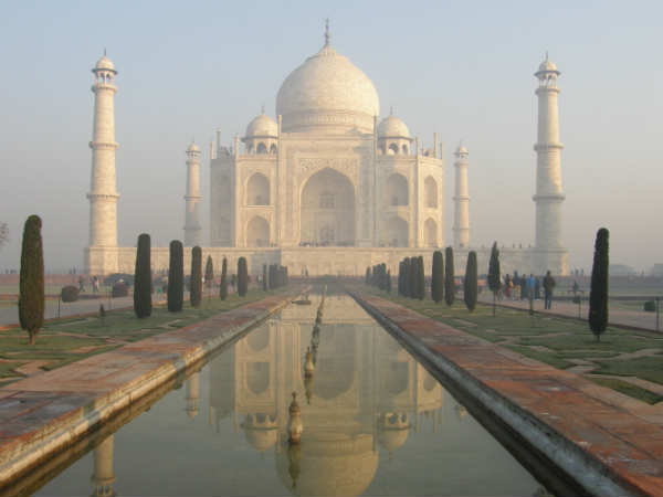 ടൂറിസ്റ്റ് ബുക്കിലെറ്റിൽ നിന്ന താജ്മഹൽ പുറത്ത്