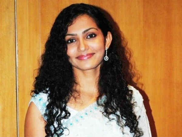 നടുറോഡില് വച്ചൊരു തല്സമയം നടുറോഡില് വച്ചൊരു തല്സമയം