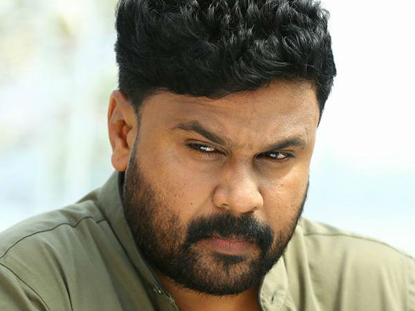 വ്യാജൻ തകർക്കുന്നു