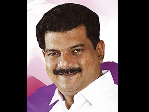 റോഡ് കൈയ്യേറി എന്നും ആരോപണം