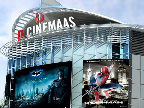 തീയേറ്റര്‍ ഉടമ, നിര്‍മാതാവ്, വിതരണക്കാരന്‍