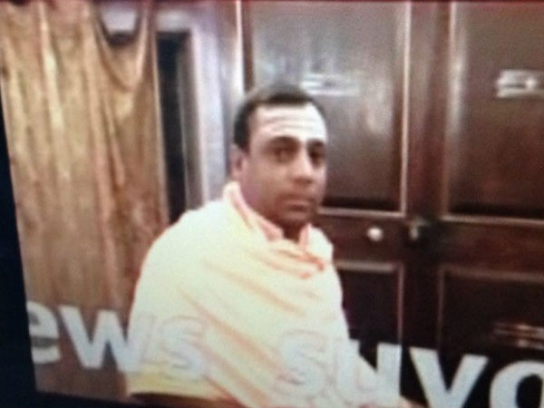 സ്വാമിയുടെ മുഖംമൂടി അഴിഞ്ഞു