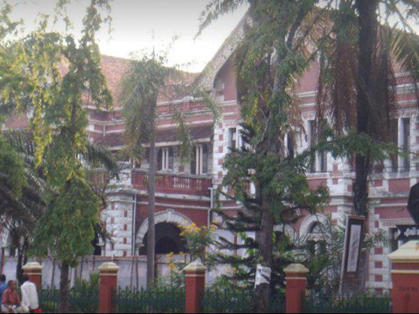 ദുരിതം അനുഭവിക്കുന്നത് വിദ്യാർത്ഥികൾ