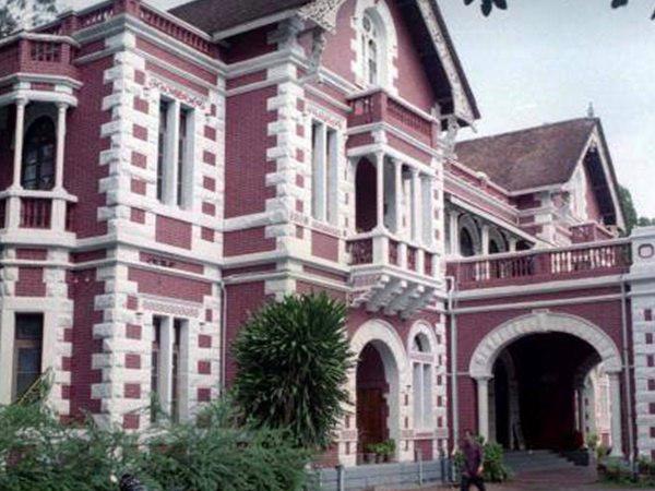 കാൻറീനിലെ കസേര ഉറപ്പിക്കണം