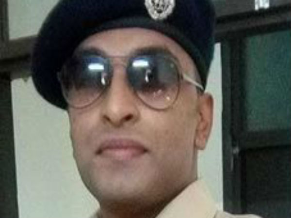  മുറിയില്‍ ഭരത് ചന്ദ്രന്റെ ചിത്രങ്ങള്‍