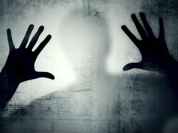 പെൺകുട്ടിയ്ക്ക് നേരെ ഭീഷണി