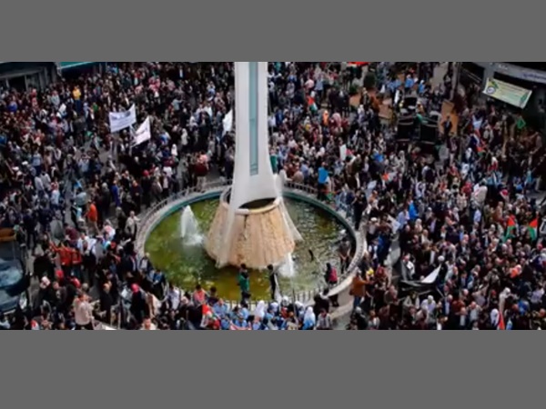  പ്രതിഷേധവുമായി വിദ്യാര്‍ഥികളും