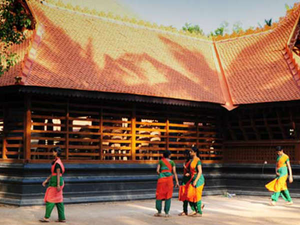 പക്ഷപാതം ഉണ്ട്