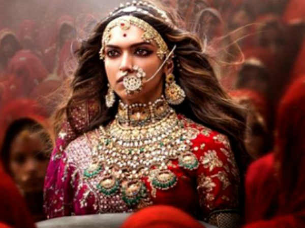  ചിത്രത്തിൽ ചരിത്രം വളച്ചൊടിക്കുന്നു