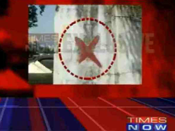 പിന്നില്‍ ആര്?