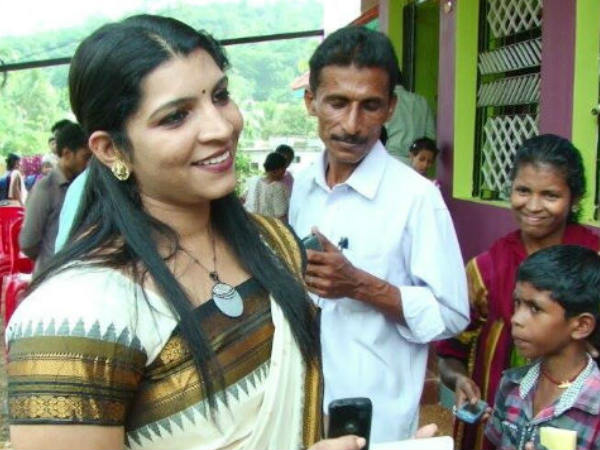 സരിതയ്‌ക്കെതിരായ കുറ്റപത്രം പരിശോധിക്കും