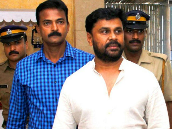  ടെമ്പോ ട്രാവലറില്‍ വച്ച്