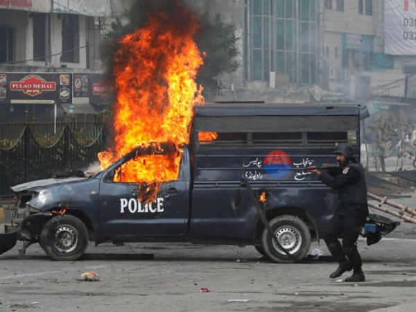 സമൂഹമാധ്യമങ്ങൾക്ക് നിരോധനം