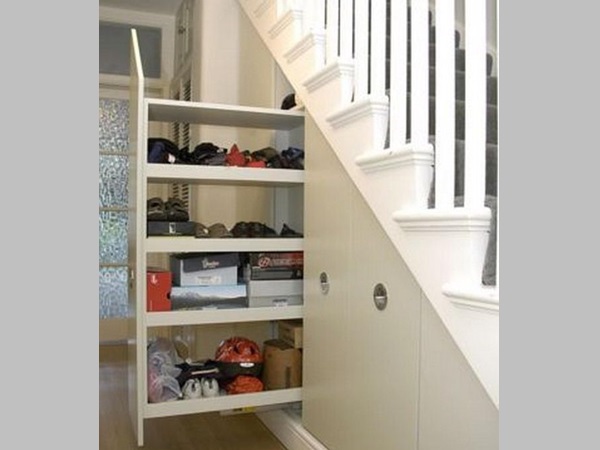  സ്റ്റെയര്‍കേസിന് ചുവട്ടില്‍ എന്തെല്ലാം വയ്ക്കാം 