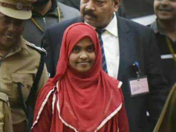 കോടതിയില്‍ നിന്നു മടങ്ങുമ്പോഴും