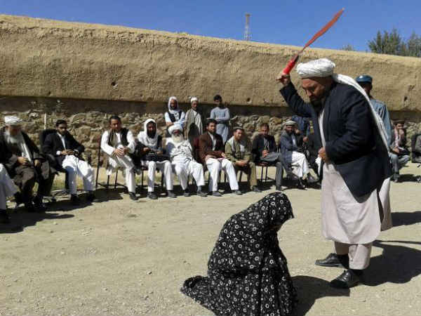 അകമ്പടിയായി റോയിട്ടേഴ്‌സിന്റെ ഫോട്ടോ